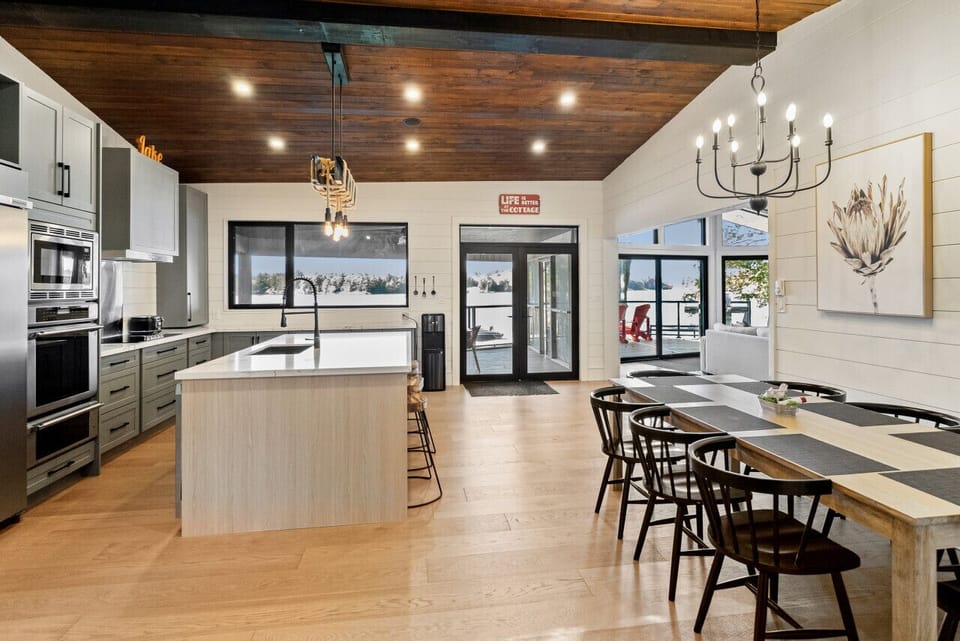 Kitchen & Dining Room