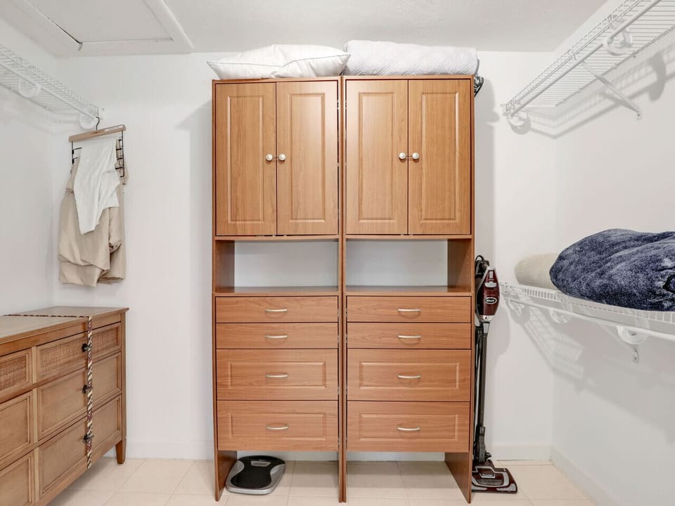 Walk-in Closet