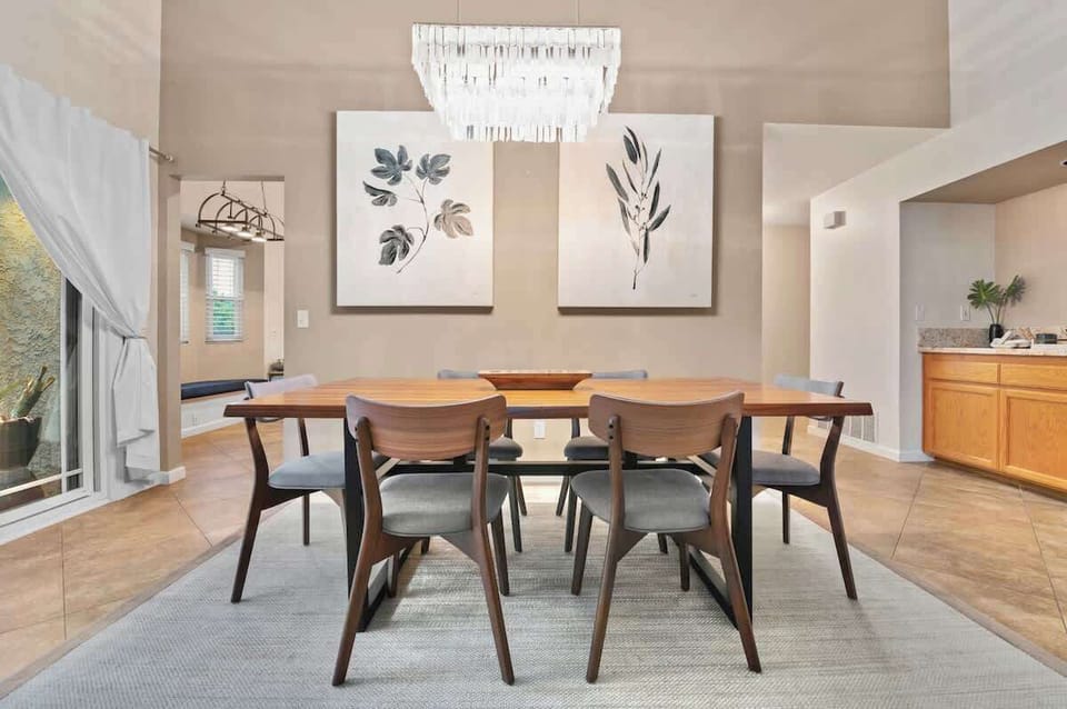 6 seater dining table with light accent for a great dining experience