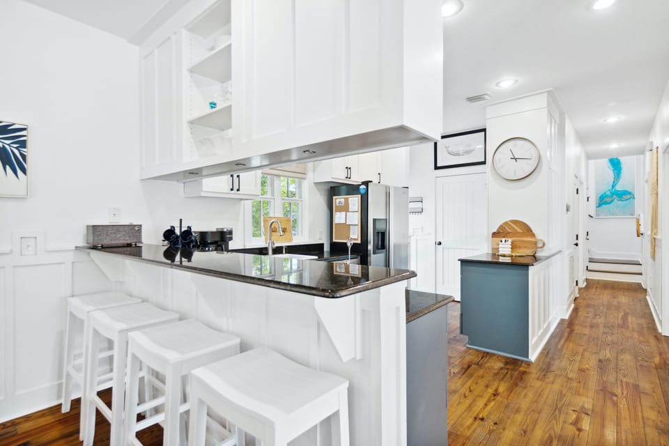 Kitchen with Breakfast Bar
