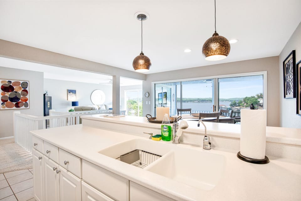 Great countertop space to make meal preparations convenient.