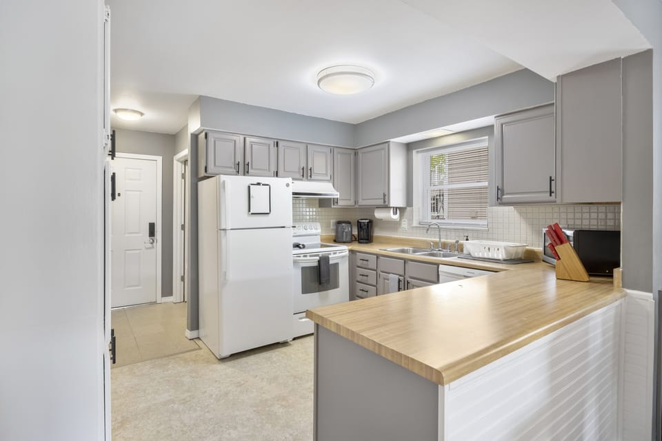 Dine and prepare meals comfortably in the island and countertop.