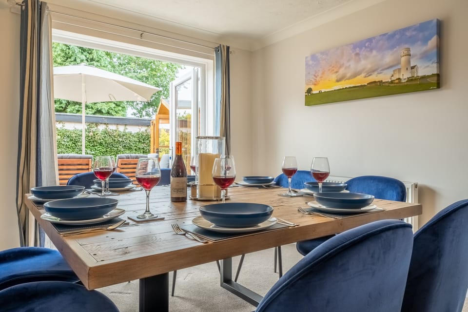Ground floor: Dining table with seating for eight