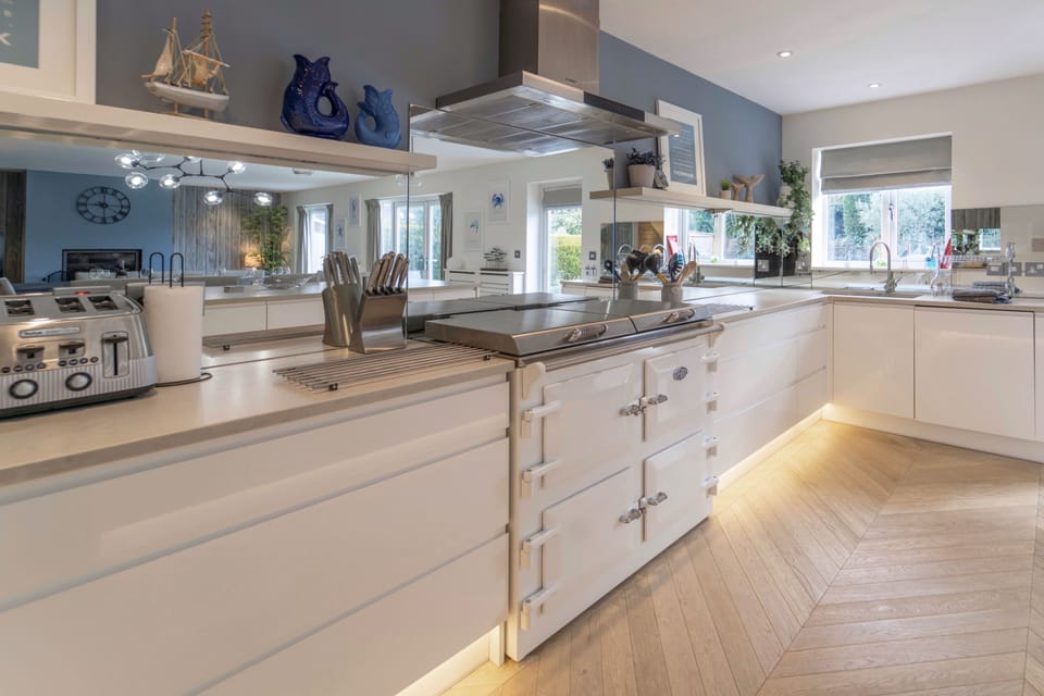 Drifters, Thornham: Well-equipped kitchen with Aga