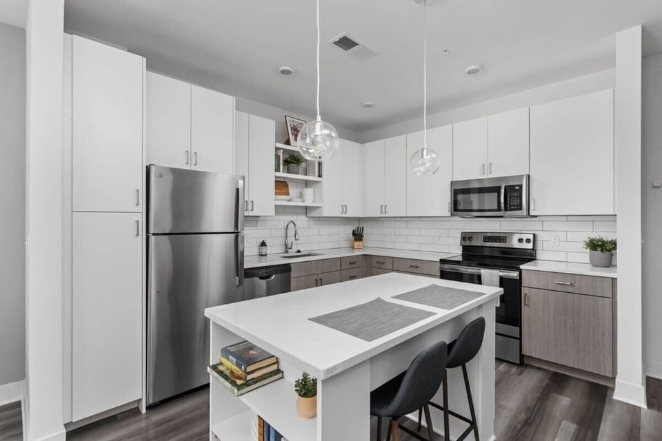 Kitchen & Dining Area