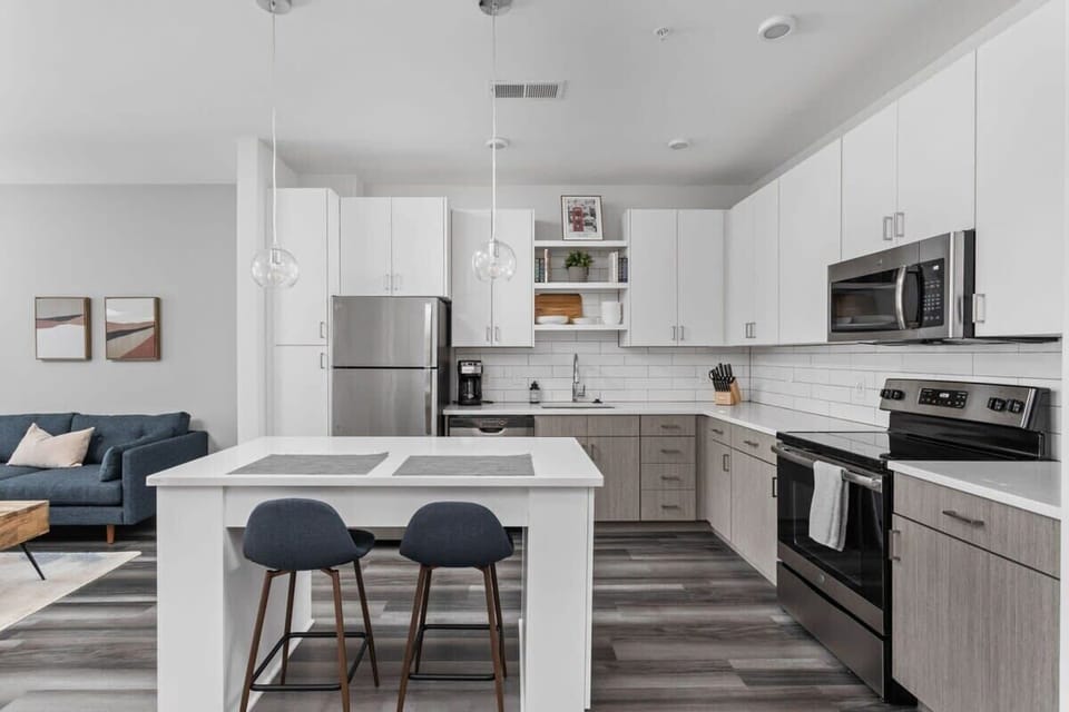 Kitchen & Dining Area
