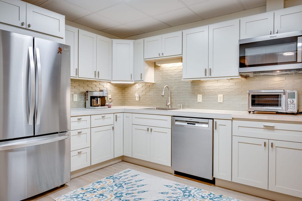 Brand new kitchen*, all new appliances!