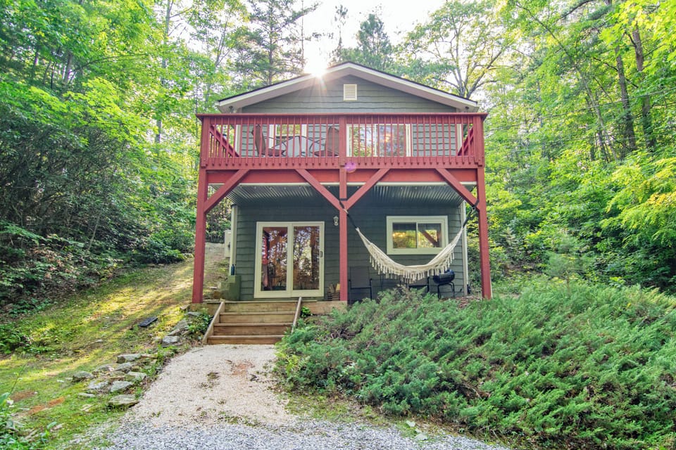 Welcome to your mountain getaway! Enjoy the fresh air from the cozy hammock :-)