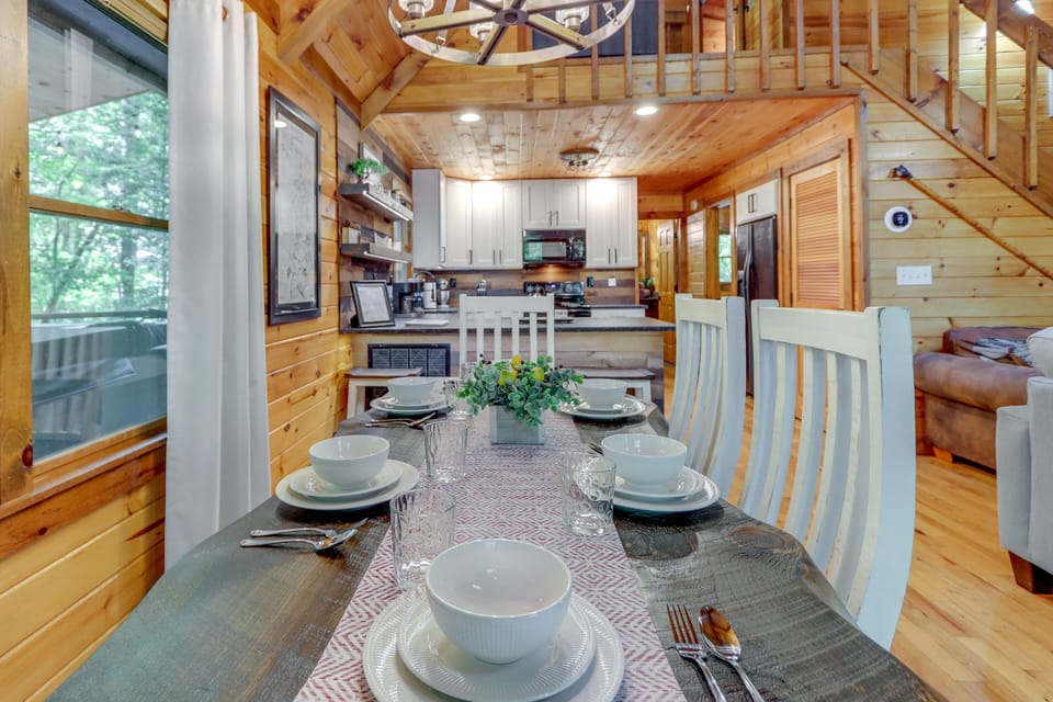 Dining Area | 1st Floor | Dishware/Flatware Provided