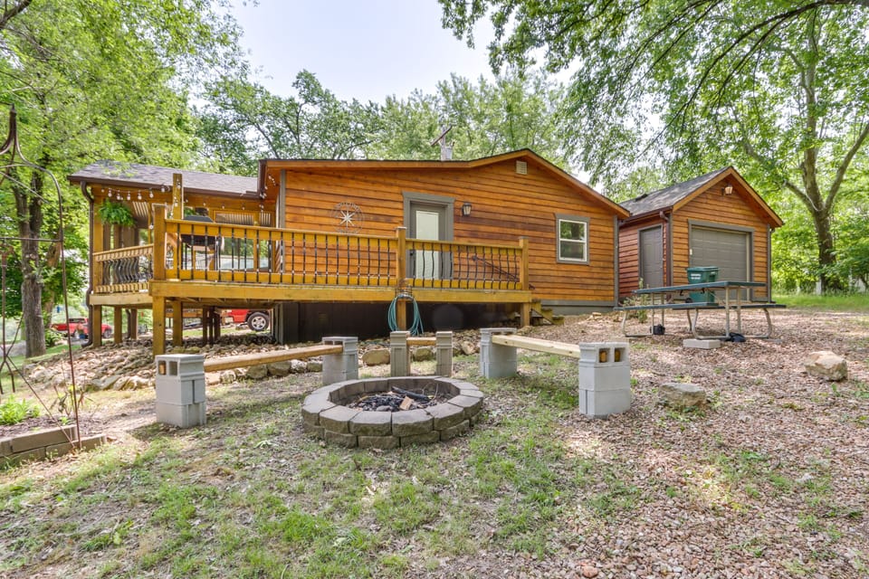 Warsaw Vacation Rental | 2BR | 1BA | 700 Sq Ft | 4 Steps Required