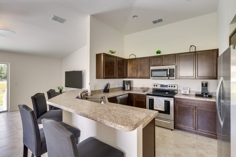 Kitchen | Dishware & Flatware | Keurig | Toaster | Blender