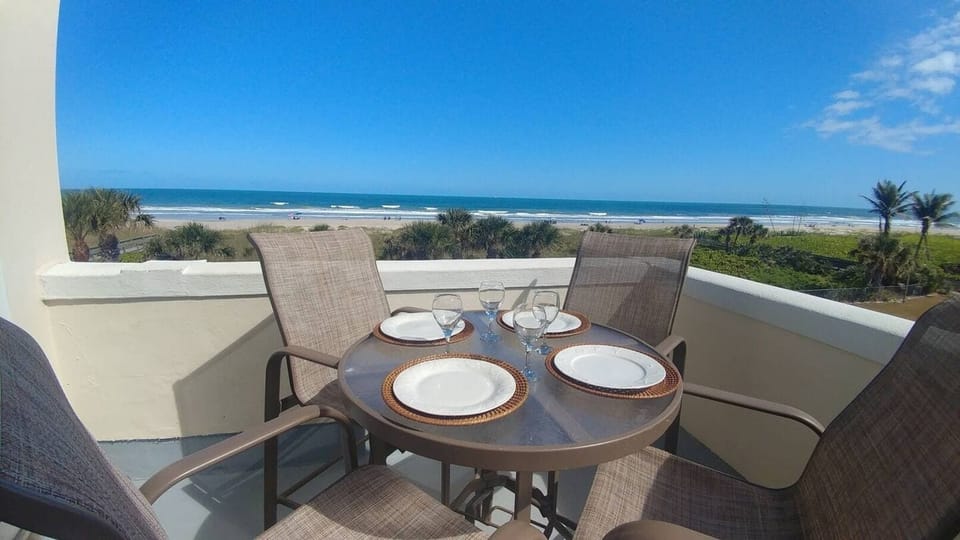 Enjoy your coffee or a cool drink in the evening while enjoying the spectacular view!