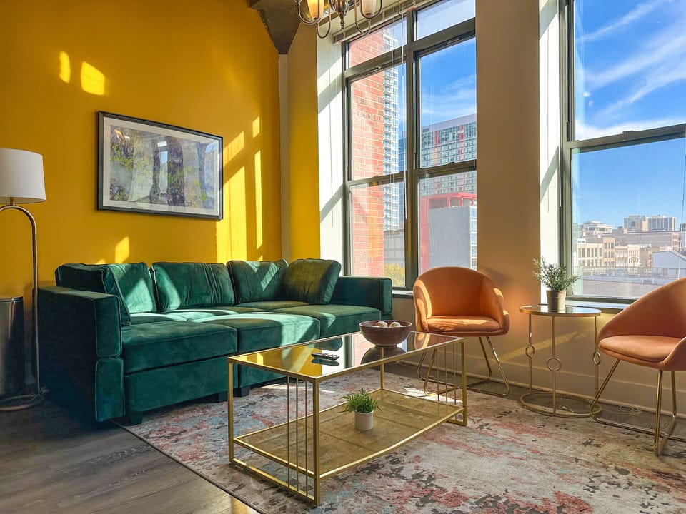 Spacious living room with a lot of daylight and large windows.

