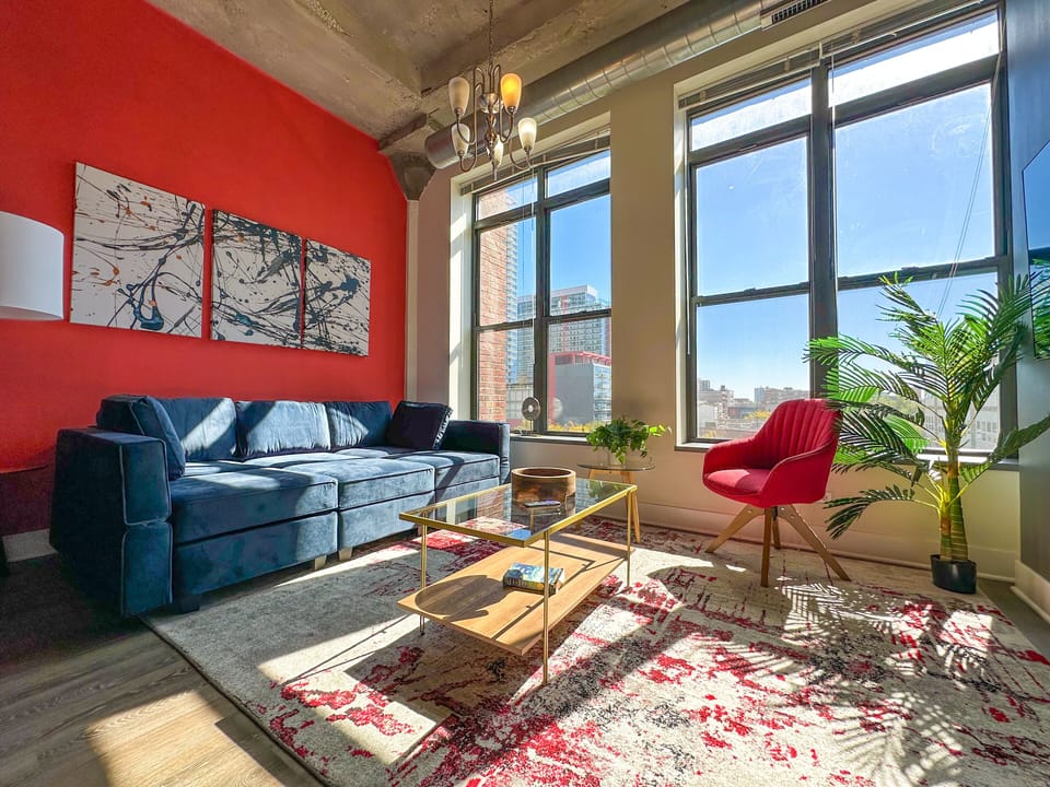 Spacious living room with a lot of daylight and large windows.
