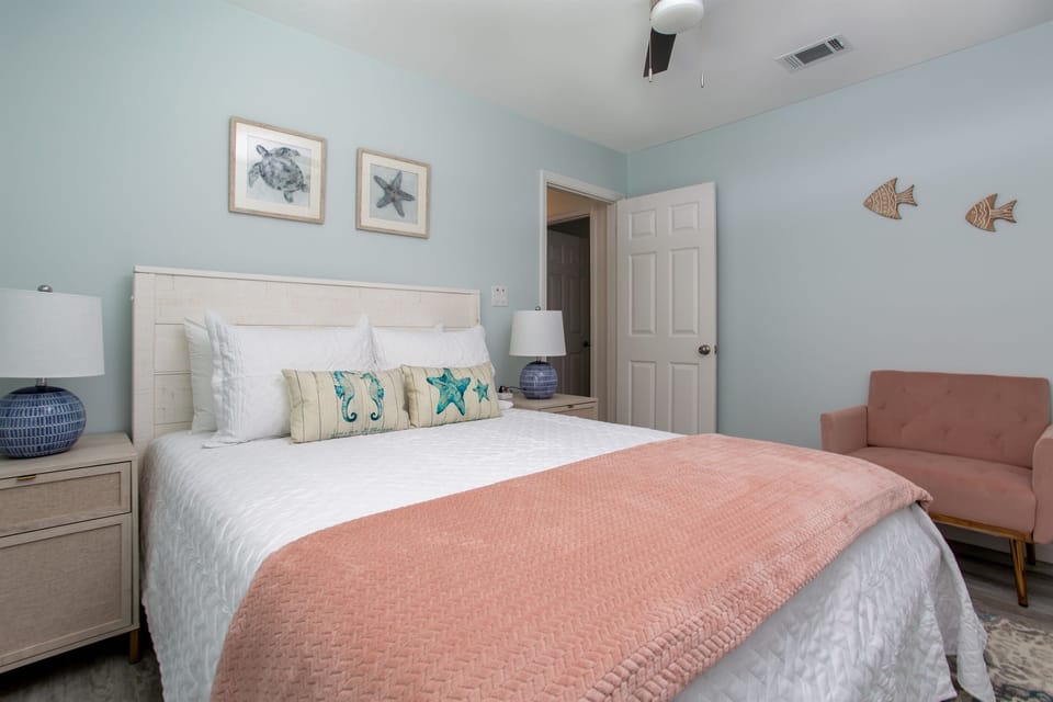 Bedroom 5 - Queen Bed