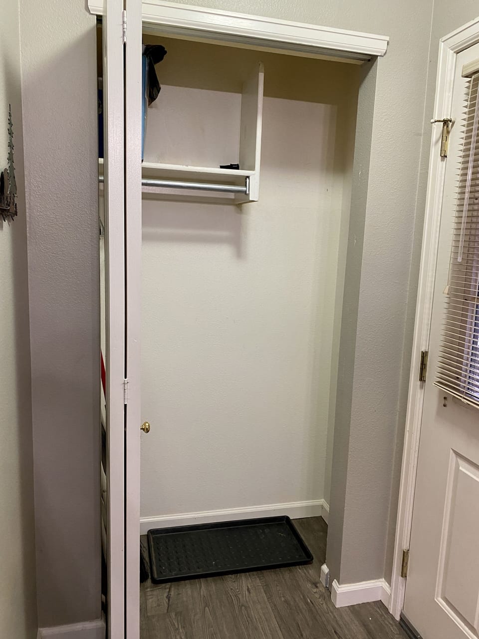 Closet in entry way with room for ski/snowboard storage
