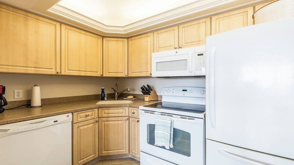 Two-bedroom two bath condo on the beach with an island view Apartment in Marco Island