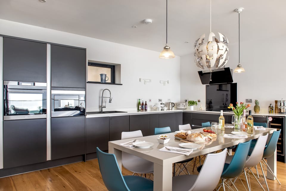 Dining Table & Kitchen