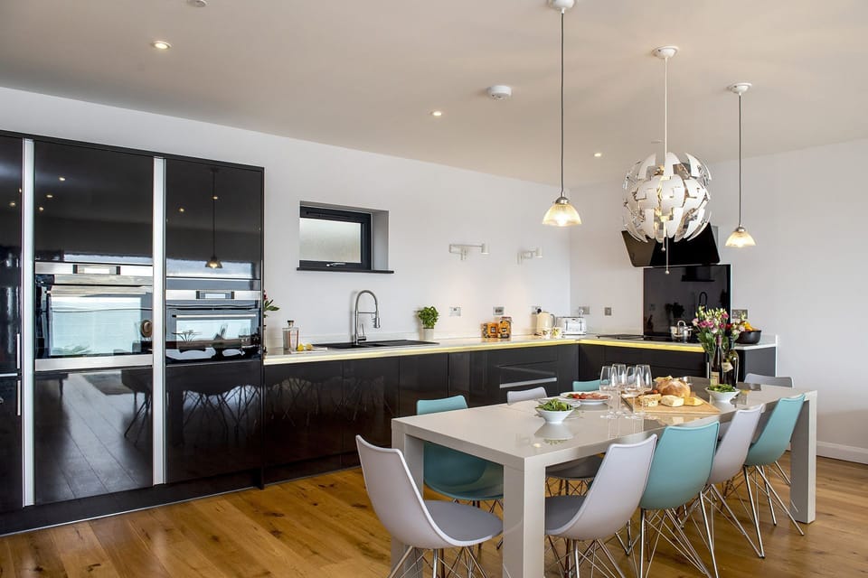 Kitchen/Dining area