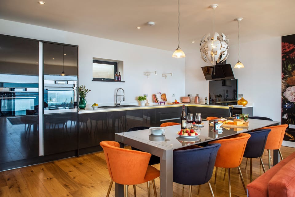 Dining Table & Kitchen