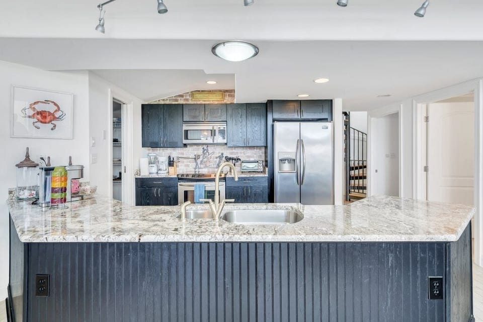 Full kitchen