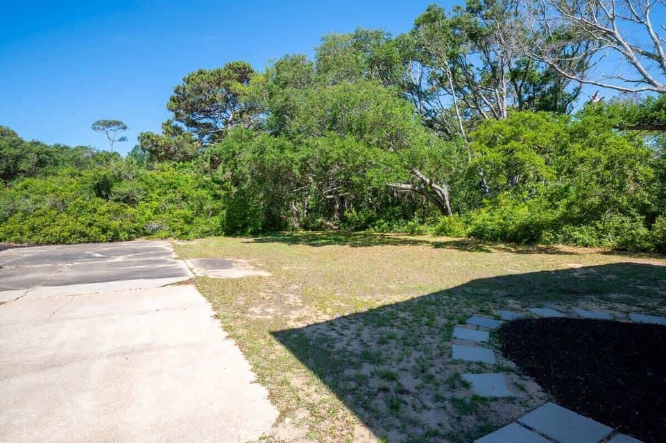 Huge Back Yard with Extra Parking for Boat Trailers