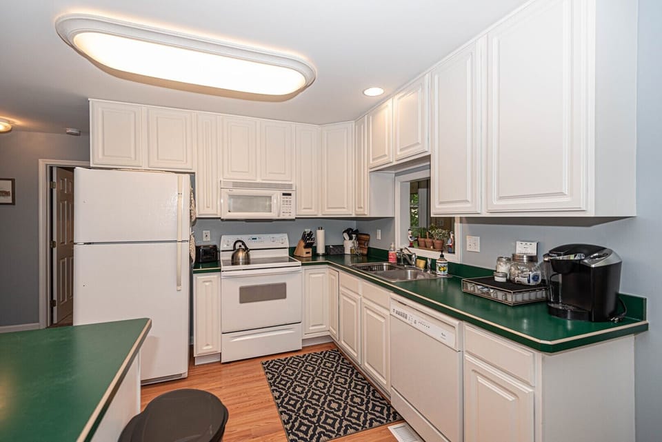 Kitchen, View 3