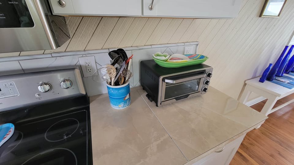 Kitchen (toaster oven)