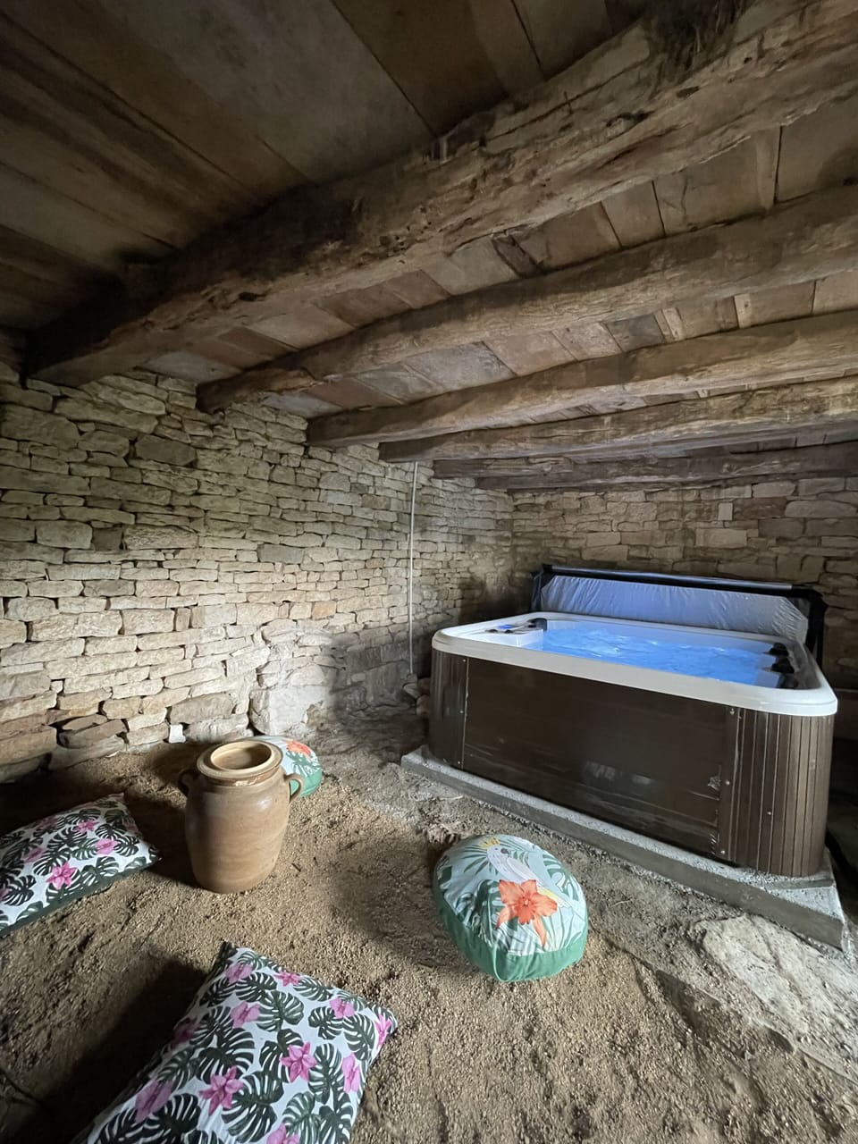 Indoor spa tub