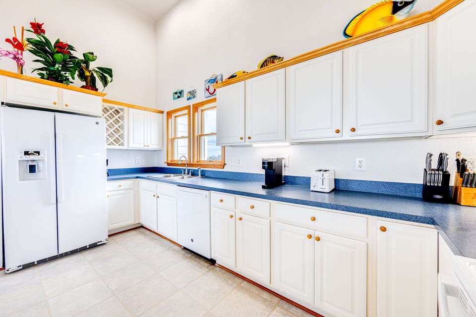 13-Surf-Or-Sound-Realty-1121-Beach Serendipity Too-Kitchen-04