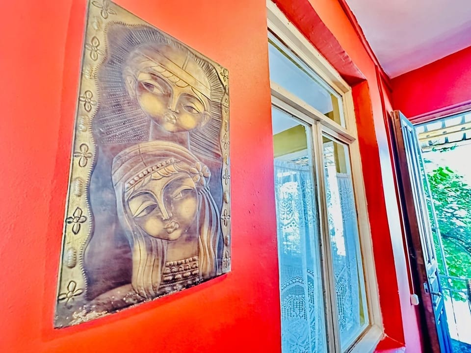 Traditional dining and social room called  "Shushabandi" 