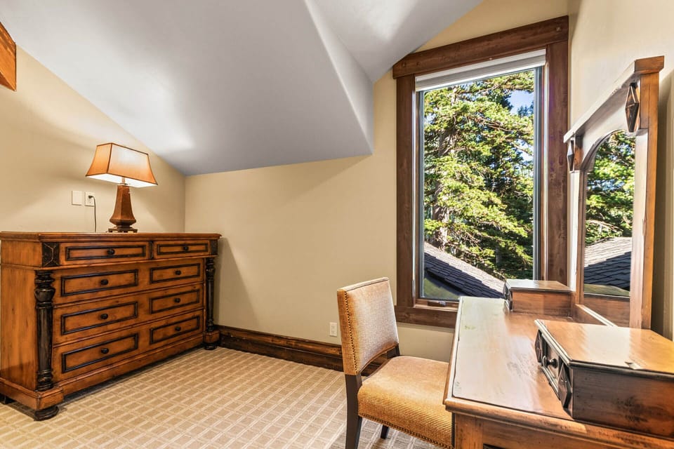 Vacation Rentals in Park City at White Pine 129: Office area