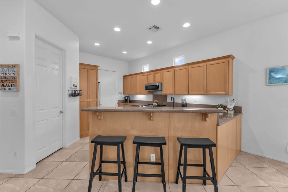 Granite Counter tops with counter seating