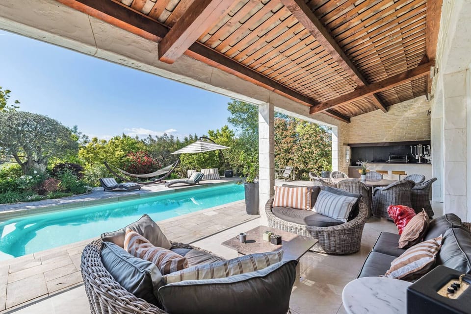 Villa near Cannes city center with swimming pool
