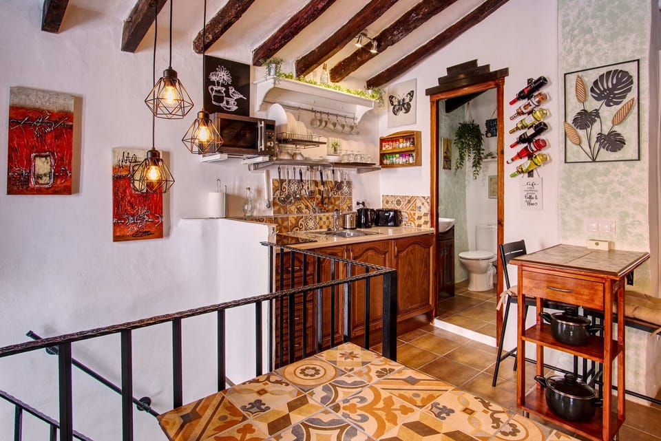 Kitchenette & Breakfast Bar