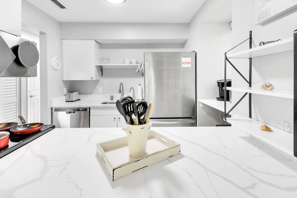 Form meets function:minimalist design&ample counter-space for culinary creations