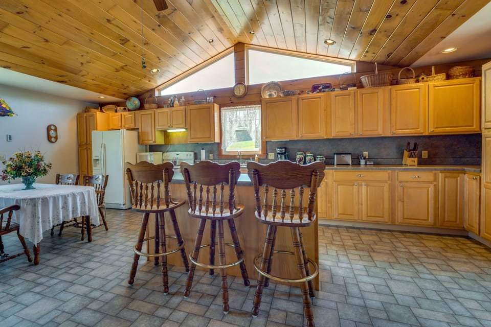 Kitchen | Dining Area | Breakfast Bar