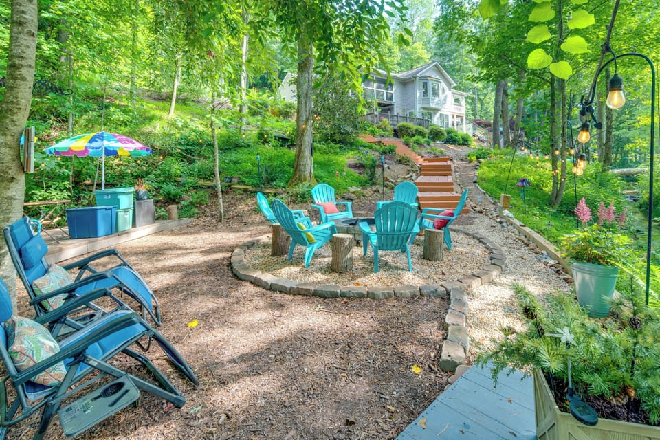 Hendersonville Vacation Rental | 1BR | 1BA | Stairs Required to Access