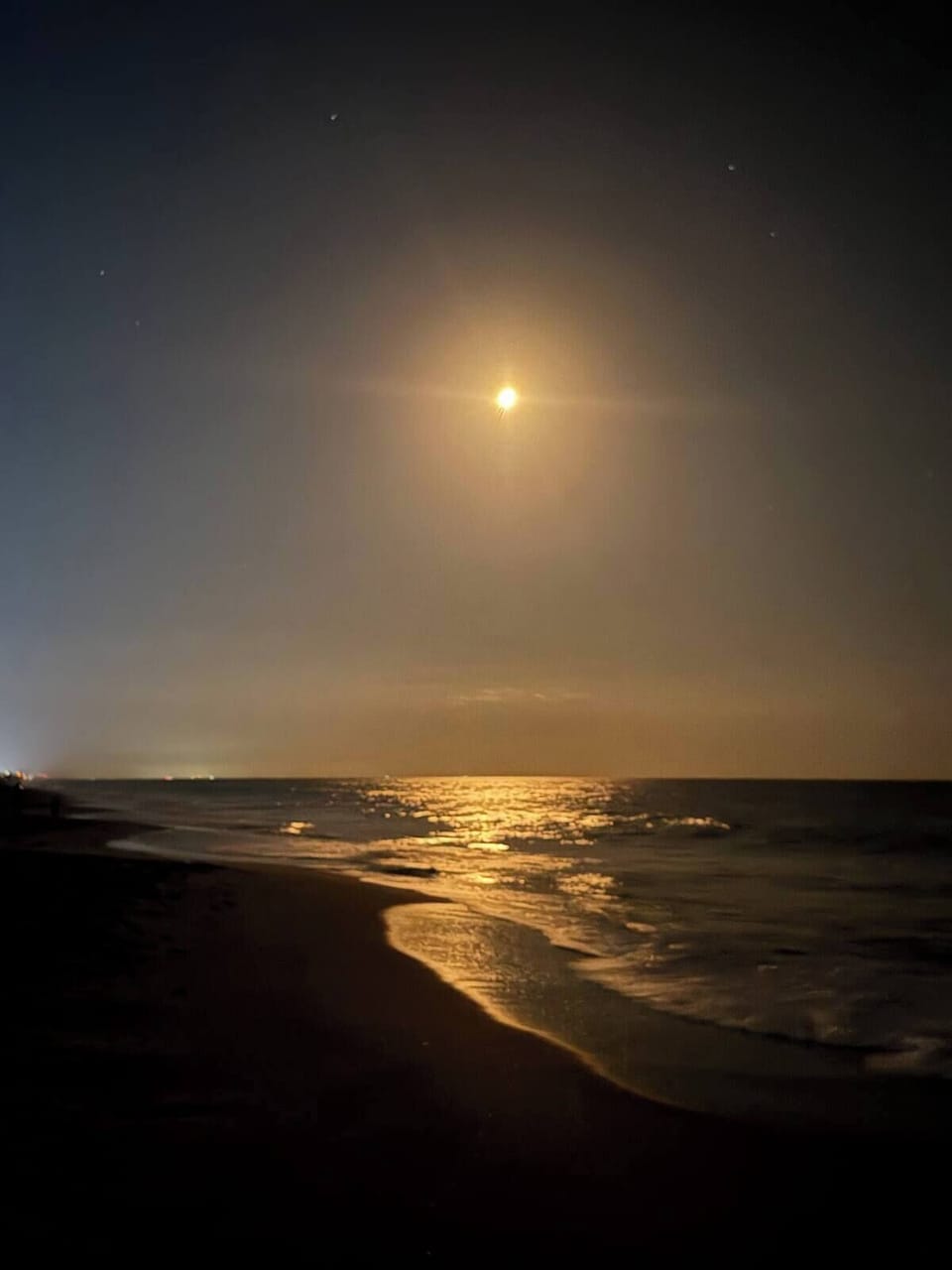 


Enjoy a peaceful evening at Indian Harbour Beach as a rocket launch lights up the night sky, creating a magical coastal experience just moments from your stay.