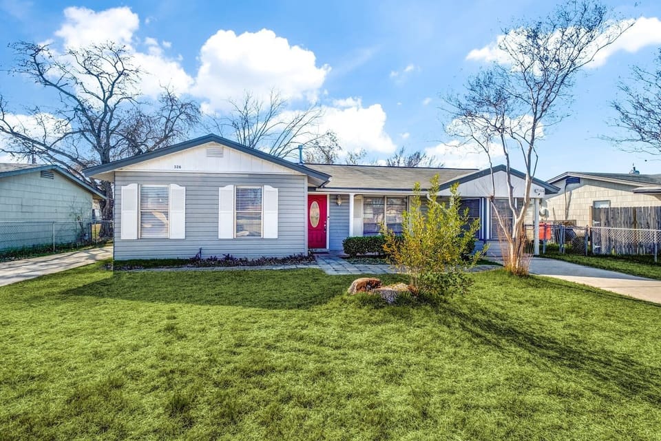Have you ever seen a more welcoming front house than this one? Its warm, inviting style will make you feel at home the moment you arrive.