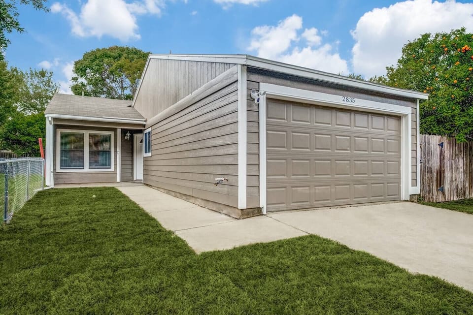 No need to circle around forever trying to find a spot - this wonderful property has front driveway parking right at your fingertips!