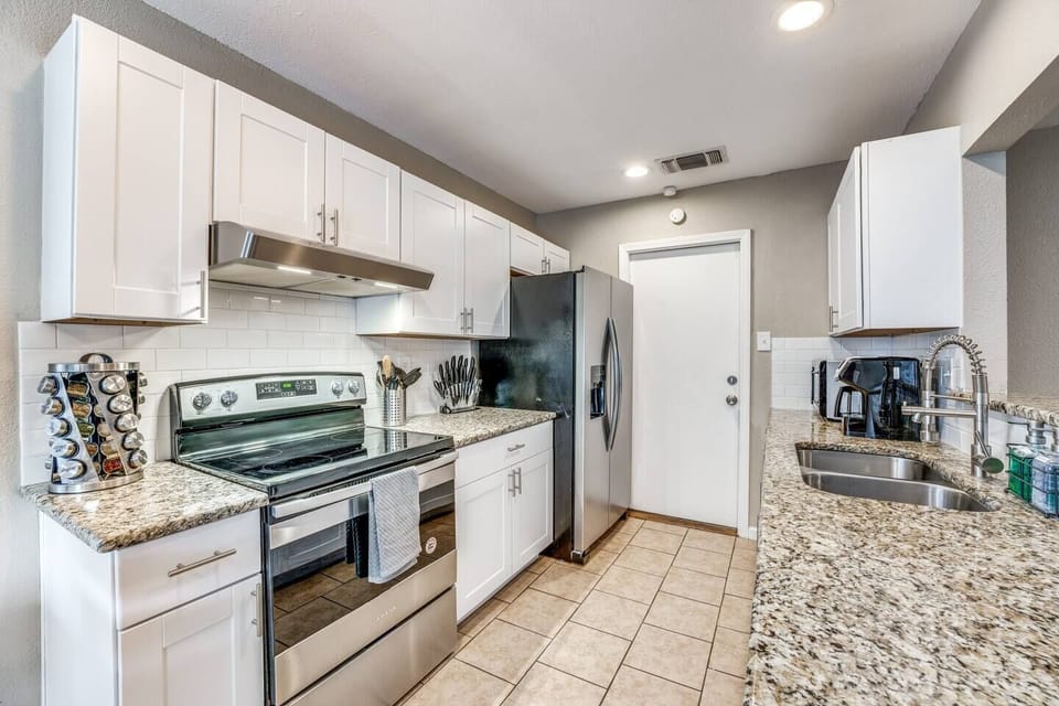 This modern kitchen is perfect for preparing delicious meals.