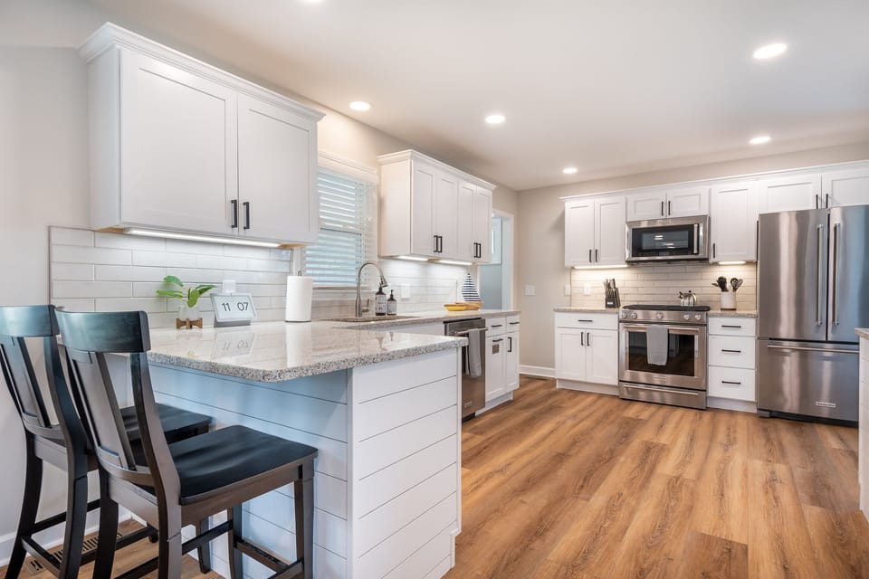 Main Level Kitchen - Fully Stocked!