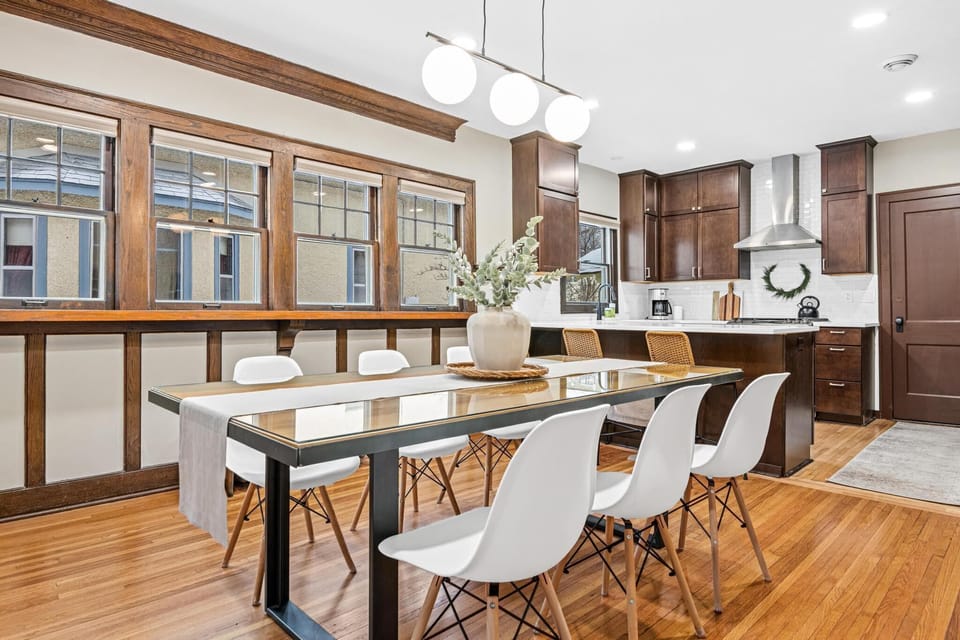 [Dining area]