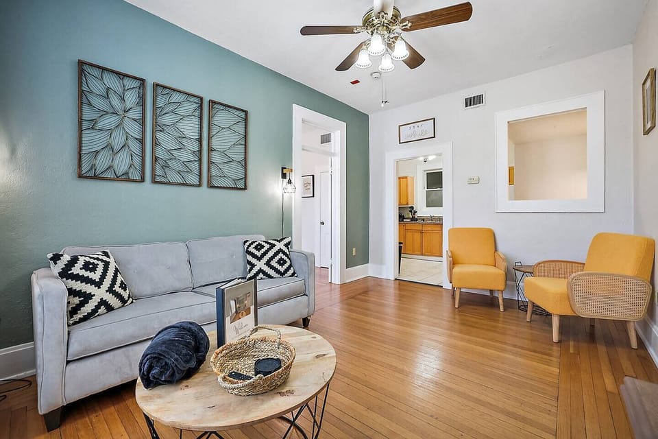 The Downtown Dig is your Eustis Escape! Just steps from Downtown, this adorable private apartment is ready to host your stay.