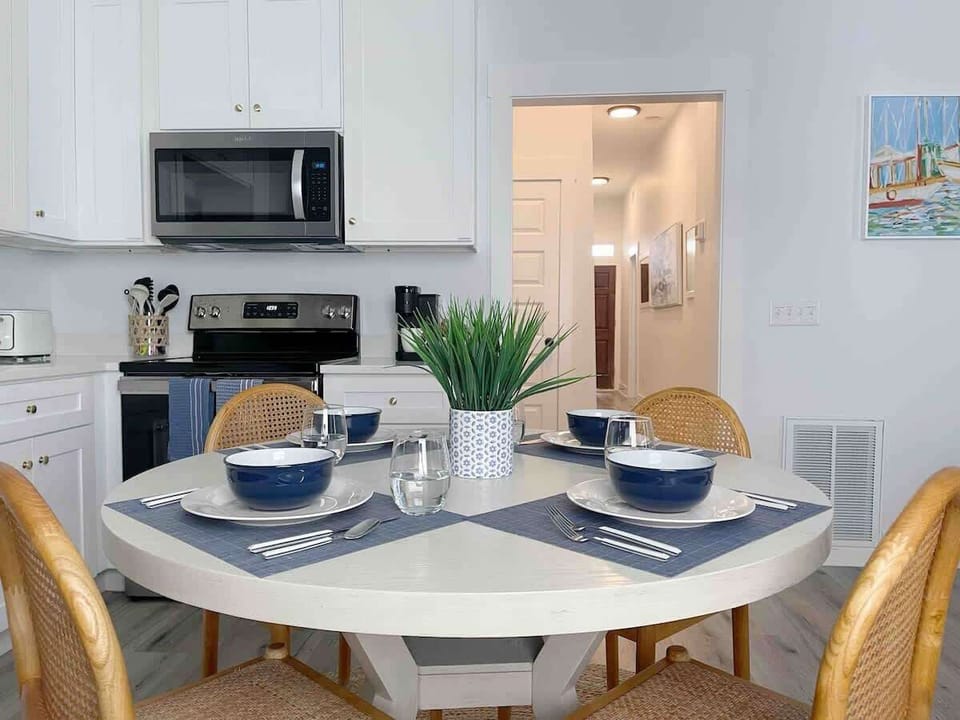 Enjoy a close-quartered meal at this cozy dining table, located in an open-concept kitchen, allowing for entertainment to stretch through the kitchen, and flow seamlessly into the living room. 