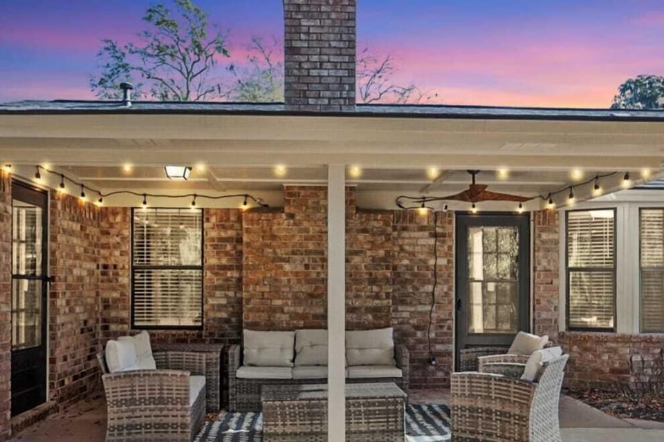 This backyard comes alive at night with right, glowing string lights and comfortable seating fro all your friends and family. 