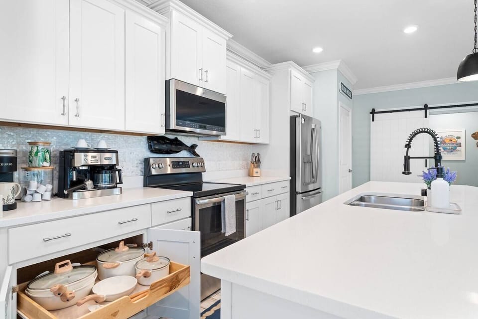 The fully stocked kitchen makes meal prep a breeze. We take pride in ensuring a seamless experience, equipping the space with top-quality cookware and essentials, so you can focus on enjoying your stay and cooking with ease.