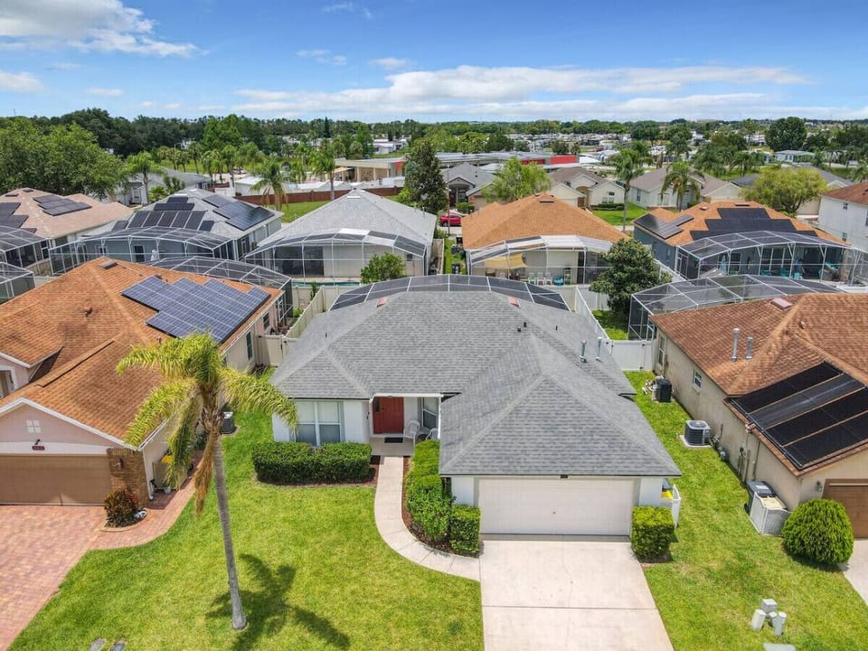 Located in a Quiet and Charming Neighborhood