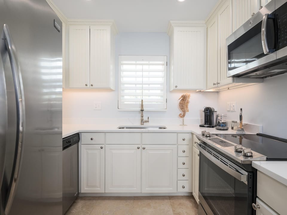 Fully Equipped Kitchen with Stainless Steel Appliances